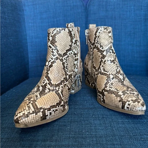 A New Day Ankle Boots - Picture 4 of 5